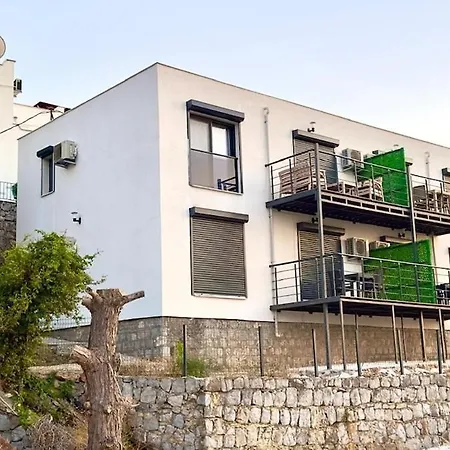 Luxury Nature View Downstairs 达拉曼