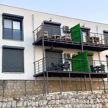 Luxury Nature View Downstairs 公寓 *