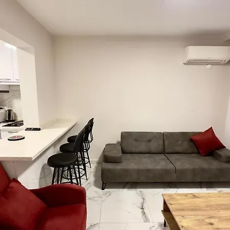 Luxury Nature View Downstairs Apartment